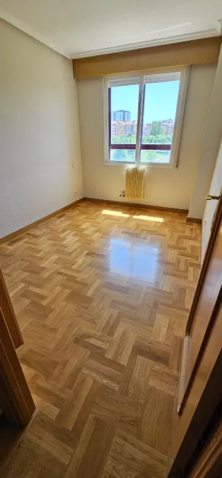 Piso casi a estrenar. Garaje y trastero