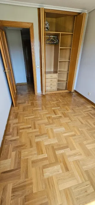 Piso casi a estrenar. Garaje y trastero