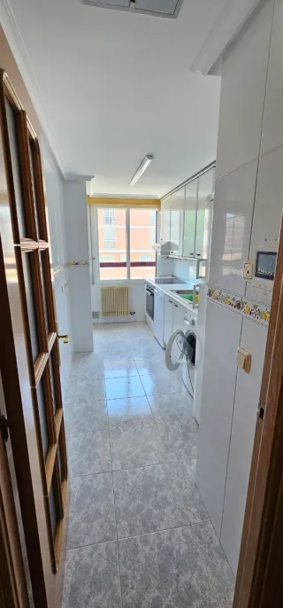 Piso casi a estrenar. Garaje y trastero