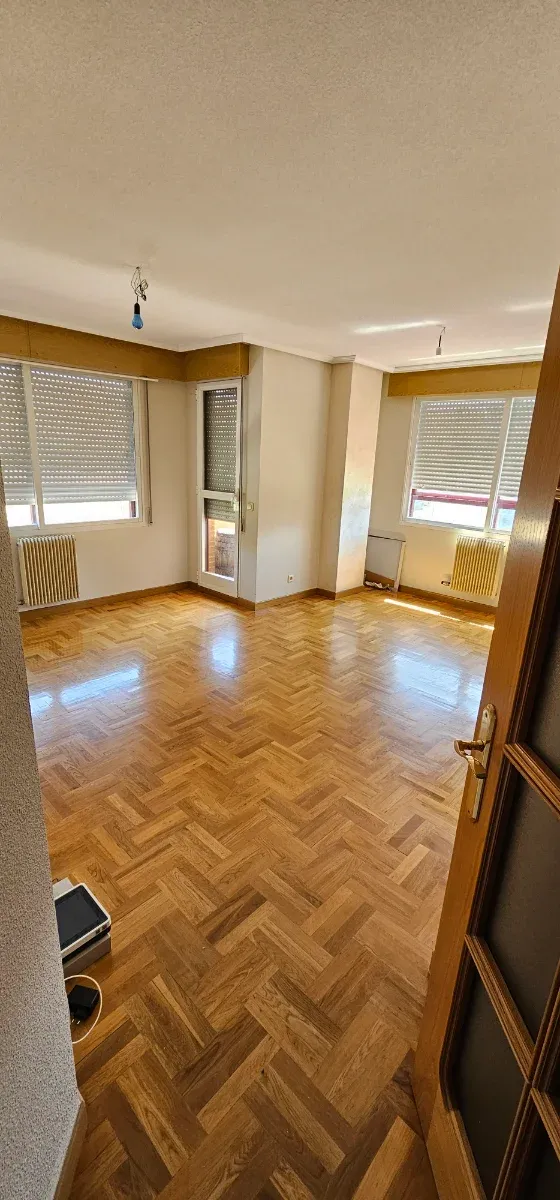 Piso casi a estrenar. Garaje y trastero