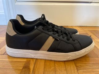 Zapatillas Levi's Negras y Beige