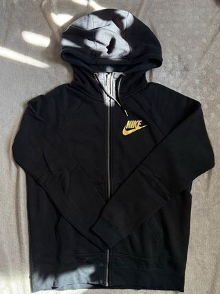 Felpa invernale Nike nera felpata con logo oro