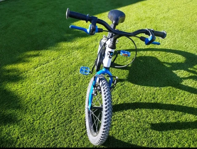 Bonita bicicleta infantil azul y blanca 16 pulgada