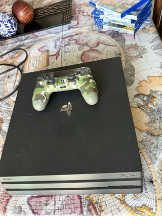 PS4 Pro + Mando y Juegos
-1TB capacidad 
