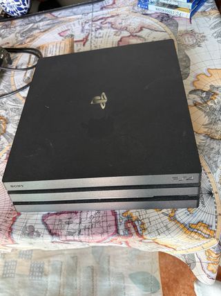PS4 Pro + Mando y Juegos
-1TB capacidad 