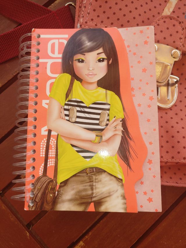 Lote Top Model: Bolso y Cuadernos