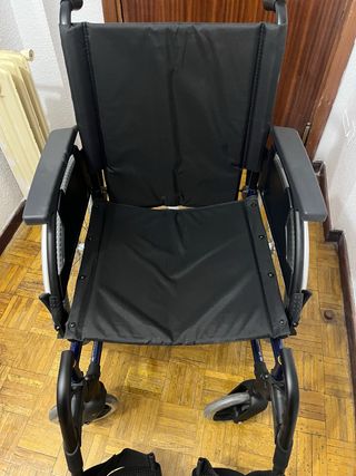 Silla de ruedas sin usar