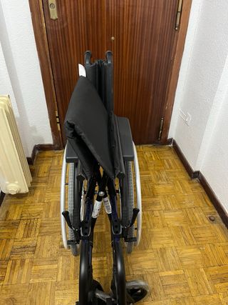 Silla de ruedas sin usar