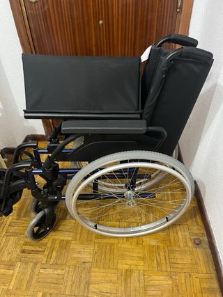 Silla de ruedas sin usar