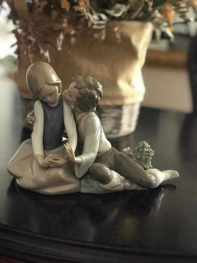 Figura Lladró Niños Beso
