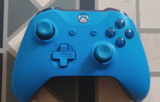 Mando Xbox One Azul con drift.