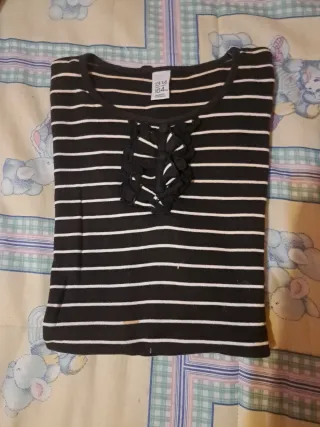 Camiseta niña Zara rayas negra y blanca
