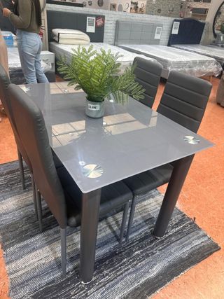 Juego comedor 4 sillas cristal y metal