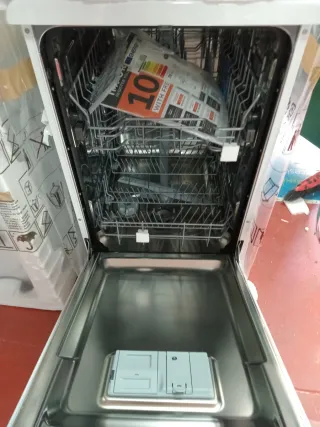 Modelo DFE 1B10
Lavavajillas Indesit 45cm