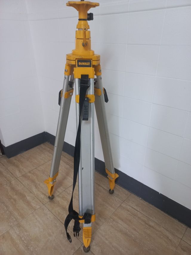Trípode Topográfico Dewalt DE0735-XJ