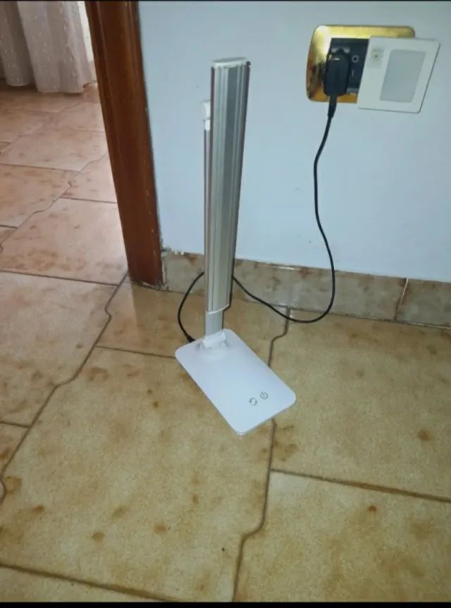 Lampada scrivania ricaricabile pieghevole