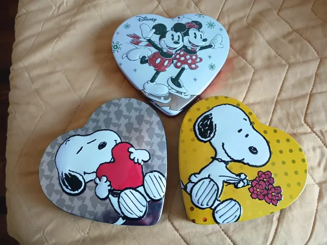 Caja metálica Snoopy corazón bombones amor