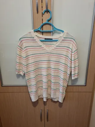 Camiseta de mujer con rayas multicolor
