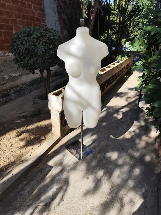 Maniquí femenino blanco