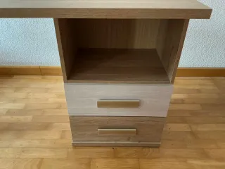 Escritorio madera con cajonera