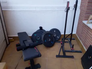 Set de musculación (Banco, discos y barra olímpica