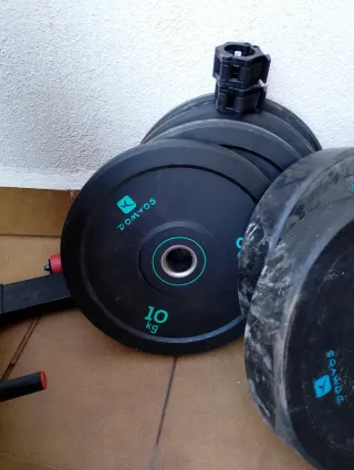 Set de musculación (Banco, discos y barra olímpica