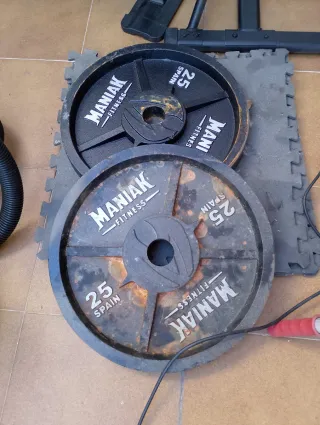 Set de musculación (Banco, discos y barra olímpica