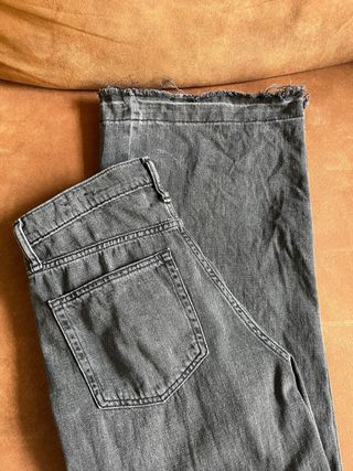 Pantalón vaquero GAP.
Talla 27. Ancho por abajo. 

