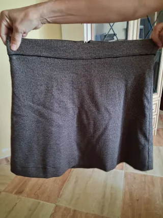 Falda corta marrón y gris