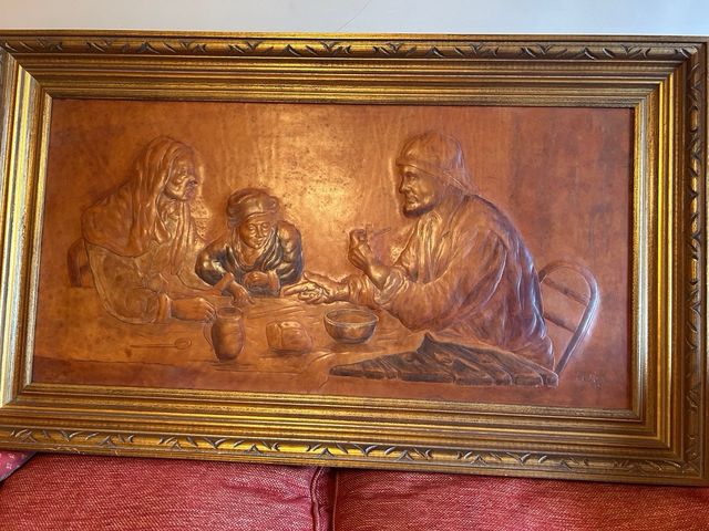 Cuadro repujado en cuero con marco madera