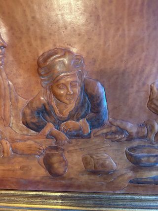 Cuadro repujado en cuero con marco madera