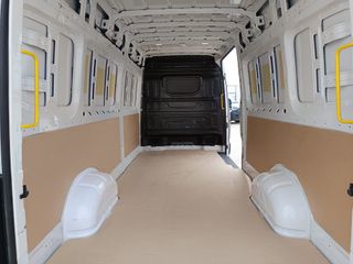 Volkswagen Crafter FURGON LARGO L4H3 140 CV