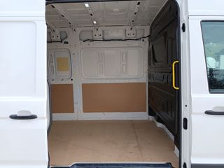 Volkswagen Crafter FURGON LARGO L4H3 140 CV