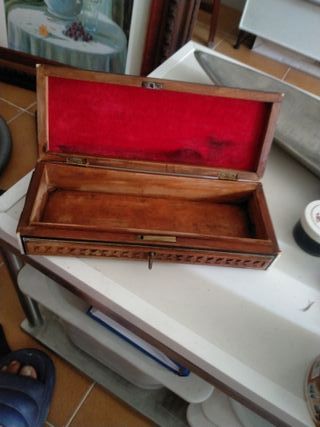 Caja antigua tallada