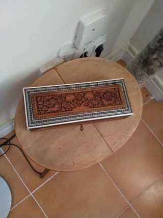 Caja antigua tallada