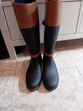 Botas de agua Massimo Dutti negras y marrones