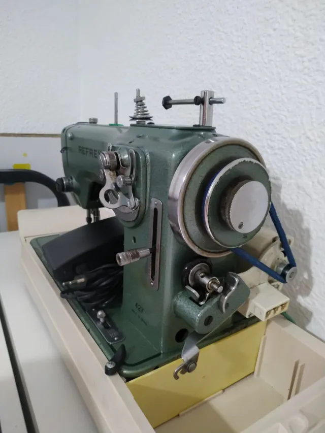 Máquina de coser Refrey 427 Transforma