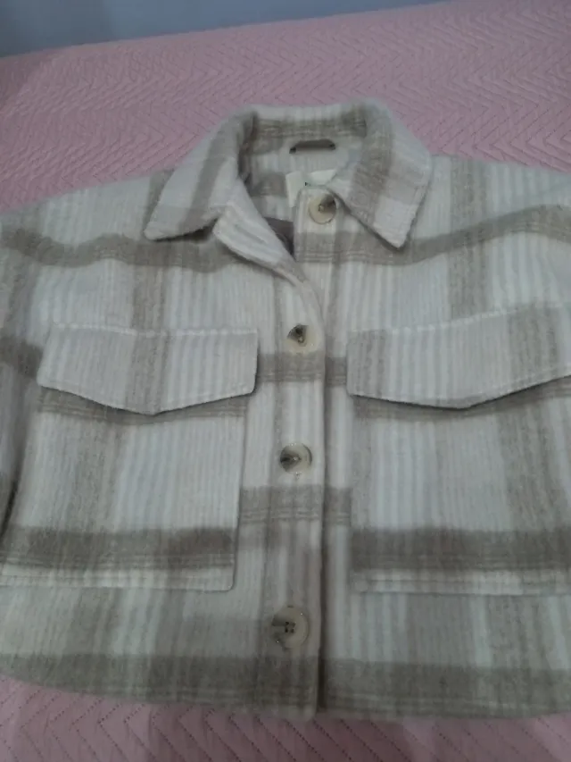 Chaqueta a cuadros beige y blanca