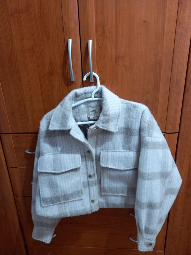 Chaqueta a cuadros beige y blanca