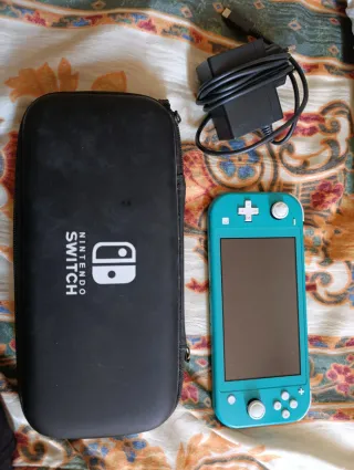 Nintendo Switch Lite Verde + Funda y Cargador