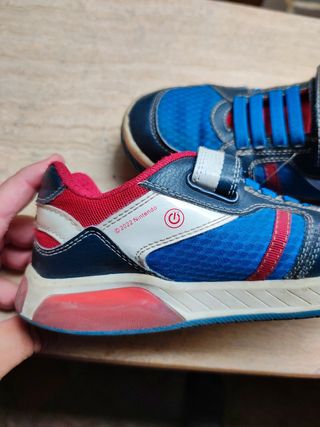 Scarpe Geox Super Mario con luci