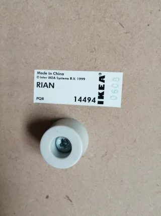 Mesa auxiliar Rian Ikea madera y metal