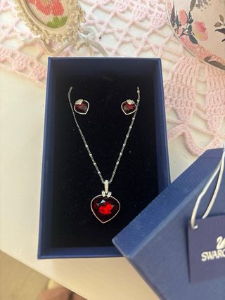 Conjunto Swarovski Corazón Rojo y Plata
