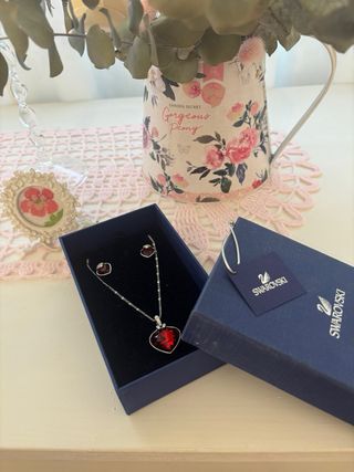 Conjunto Swarovski Corazón Rojo y Plata