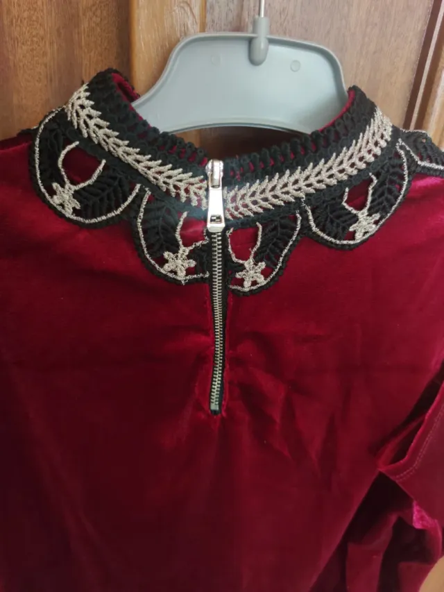 Camiseta terciopelo granate manga larga