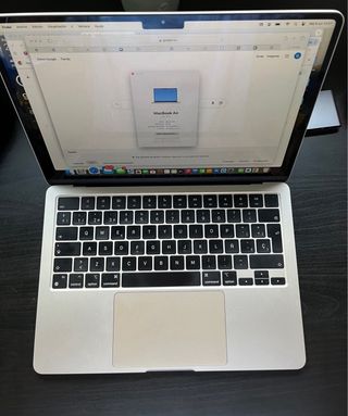 MacBook Air M2 (2022) — 8 GB RAM — 256 GB SSD