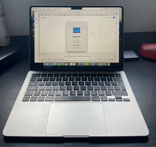 MacBook Air M2 (2022) — 8 GB RAM — 256 GB SSD