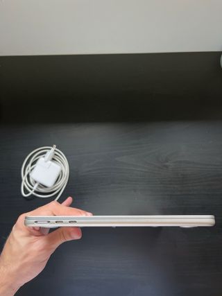 MacBook Air M2 (2022) — 8 GB RAM — 256 GB SSD