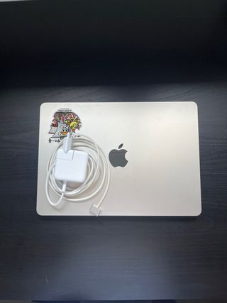 MacBook Air M2 (2022) — 8 GB RAM — 256 GB SSD