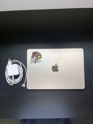 MacBook Air M2 (2022) — 8 GB RAM — 256 GB SSD